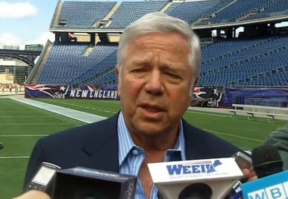 Patriots owner Robert Kraft: &#39;Without Jeff Saturday, there wouldn&#39;t have been a deal&#39; | Vigilant Sports - Robert-Kraft-speaks-to-media
